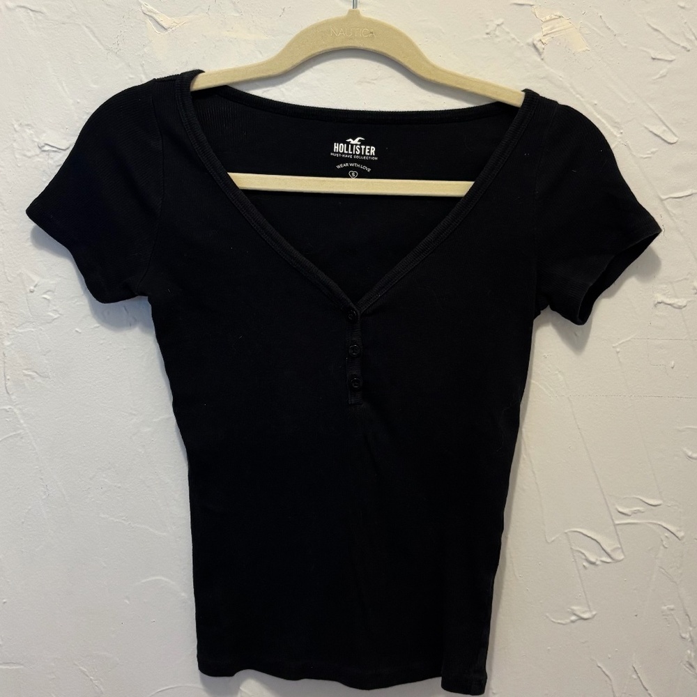 Black Hollister shirt🖤